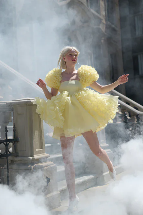 Sweety สีเหลือง A-Line ชุดเดรสสั้นผู้หญิง Ruffles ตัดรายละเอียดสาวมินิชุดวันเกิด