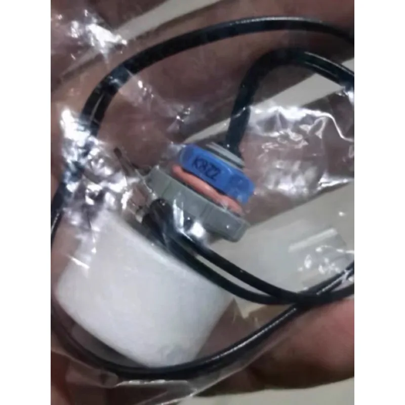 Daily Machine-mounted Float Switch Daily Machine-mounted Water Level Sensor Installed Degassing Chamber Daily Machine-mounted