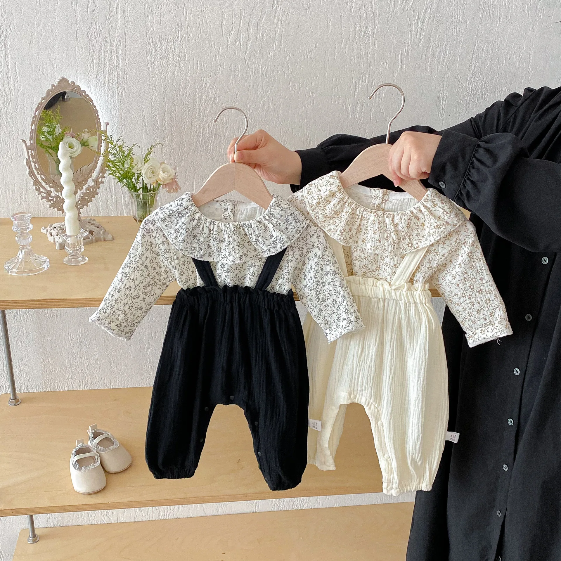 

2025 Autumn New Baby Girl Long Sleeve Floral Lapel Tops + Solid Strap Romper 2pcs Suit Cotton Infant Toddler Overalls Set