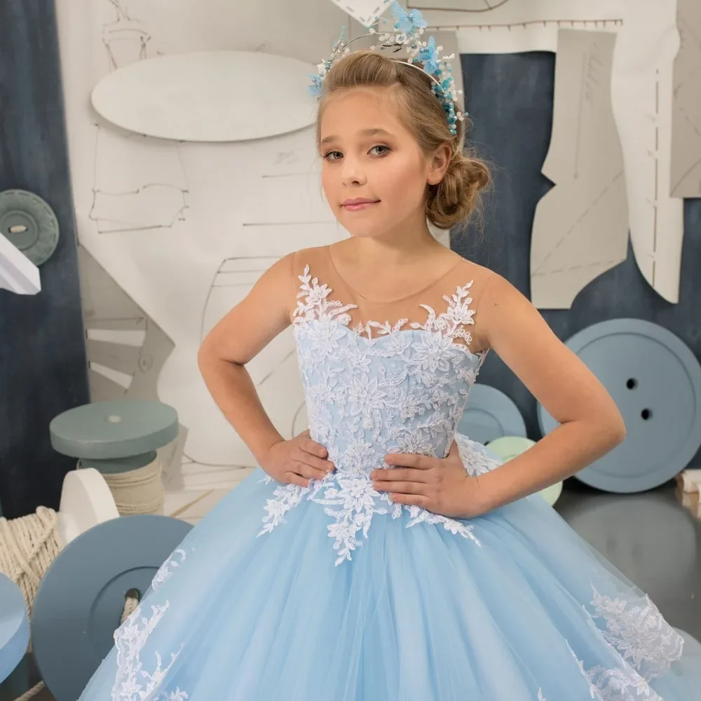 فستان الأميرة لحفلات أعياد الميلاد مخصص لفتاة الزهور فستان أزرق سماوي أبيض دانتيل مزين بطبقات بدون أكمام لحفلات الزفاف