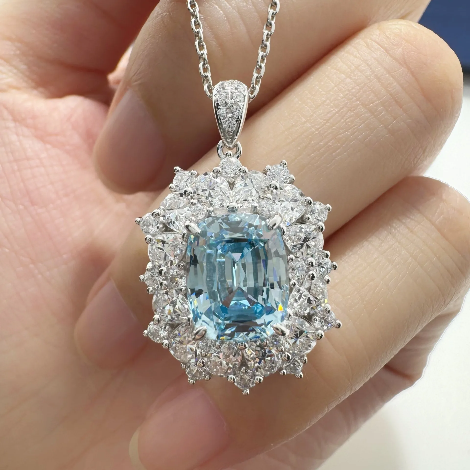 4ct PT950 Platinum Luxury Aquamarine Rectangular women Necklace | 3D bamboo chain, heart-claw set with turquoise