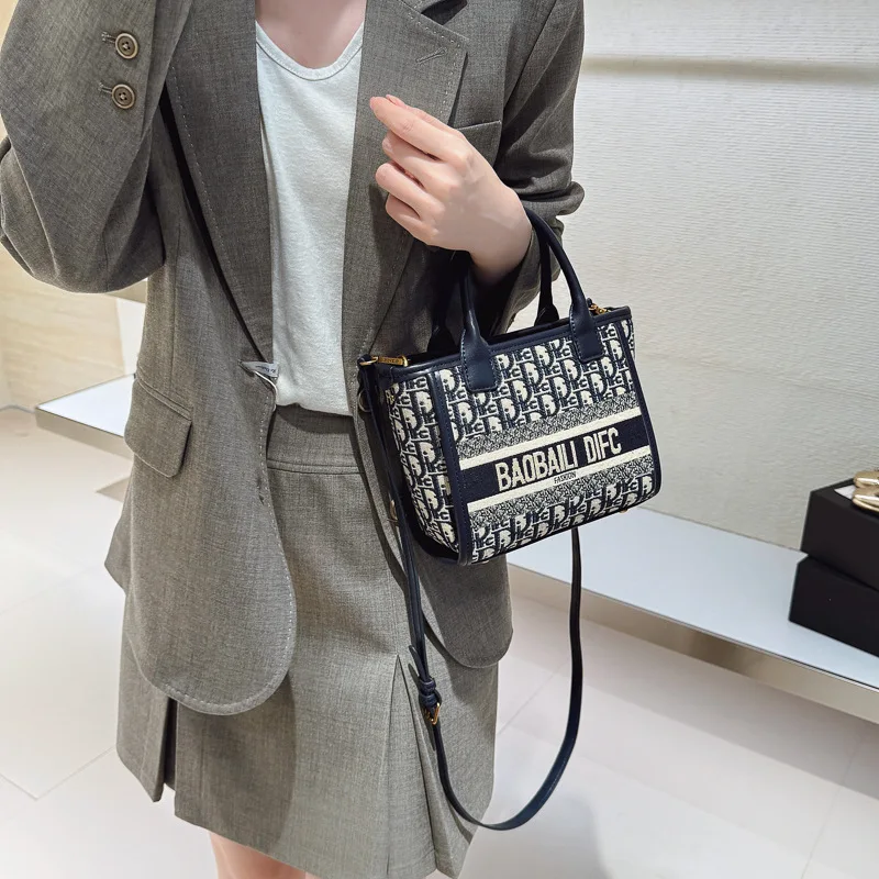 

Commuter Tote Bag Large Capacity Bag for Women 2025 New Commuter Leisure Single Shoulder Crossbody Bag Handheld