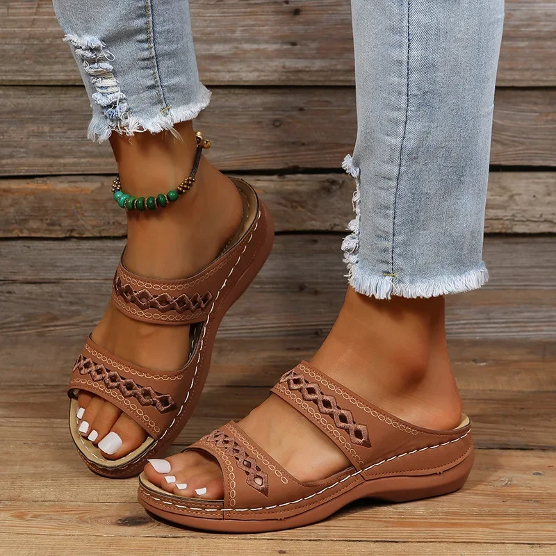 Hollow Slides Summer Women Sandals Slippers Comfortable Wedges Sandals Leisure Beach Roman Leather Women Slippers Zapatos Mujer