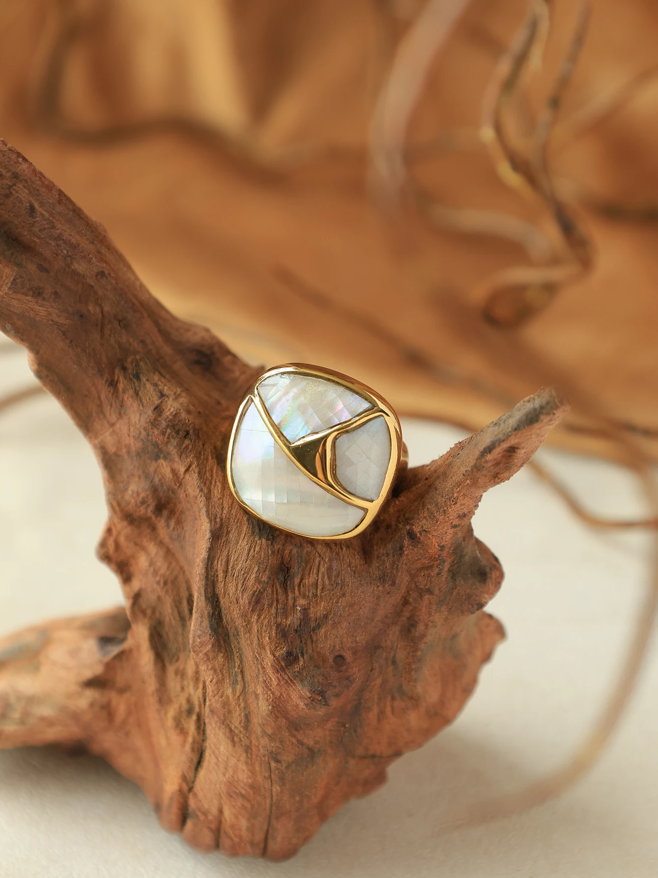 A retro autumn versatile simple temperament palace style fashion women\'s natural stone geometric cut casting ring dating party