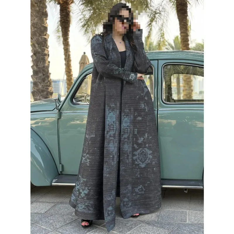 Saudi Ethnic Style 2024 New Women's Abaya Printed Pleated Long Cape Robe, Miyake Women's Large Lapel Tie Split Dresses