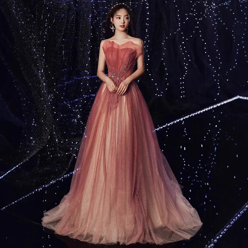 

Вечернее платье женское2025Весна и лето Новое свадебное платье без бретелек для хозяев в сказочном стиле, модное платье, элегантное темпераментное длинное платье