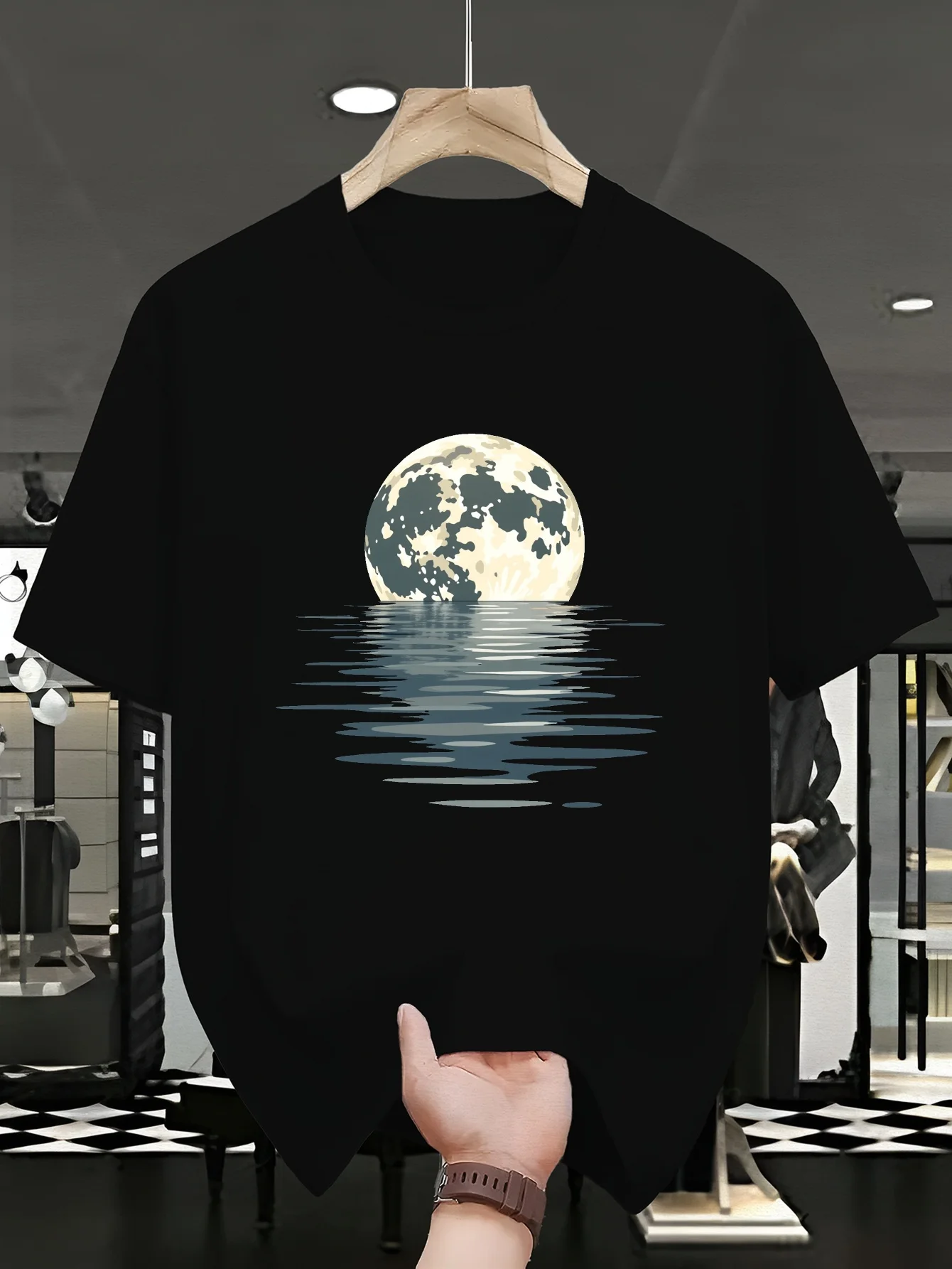 T-shirt décontracté pour homme avec motif lune et eau - Polyester doux, col rond, manches courtes, vêtement d'été, Reld F, décontracté pour l'été | Design Tranquille | Kn Construction,