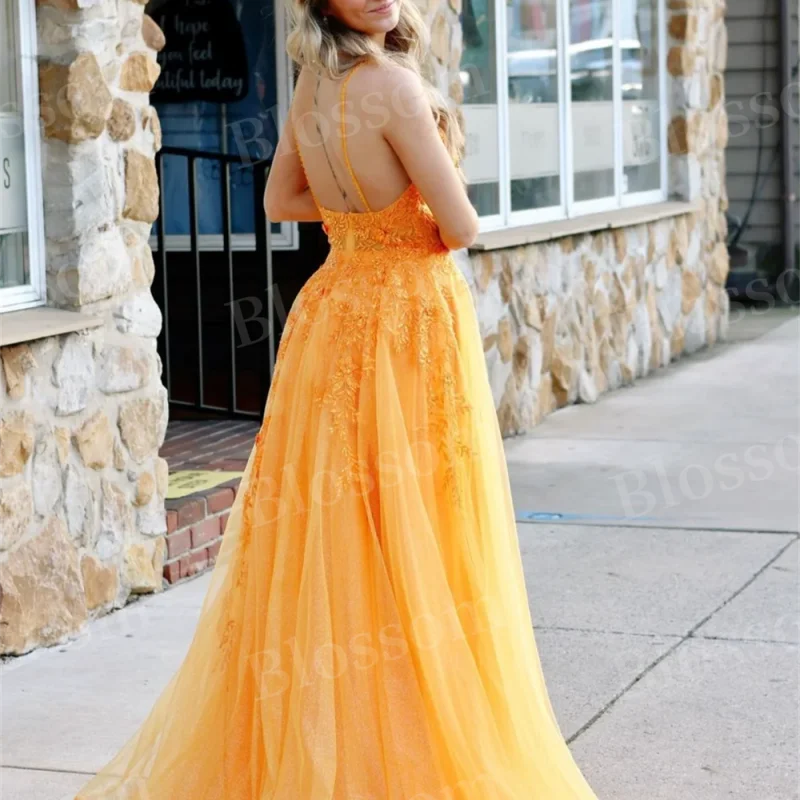 Exquisite tulle V-neck Evening gown Decal Halter Sleeveless Graduation gown floor-length PROM dress