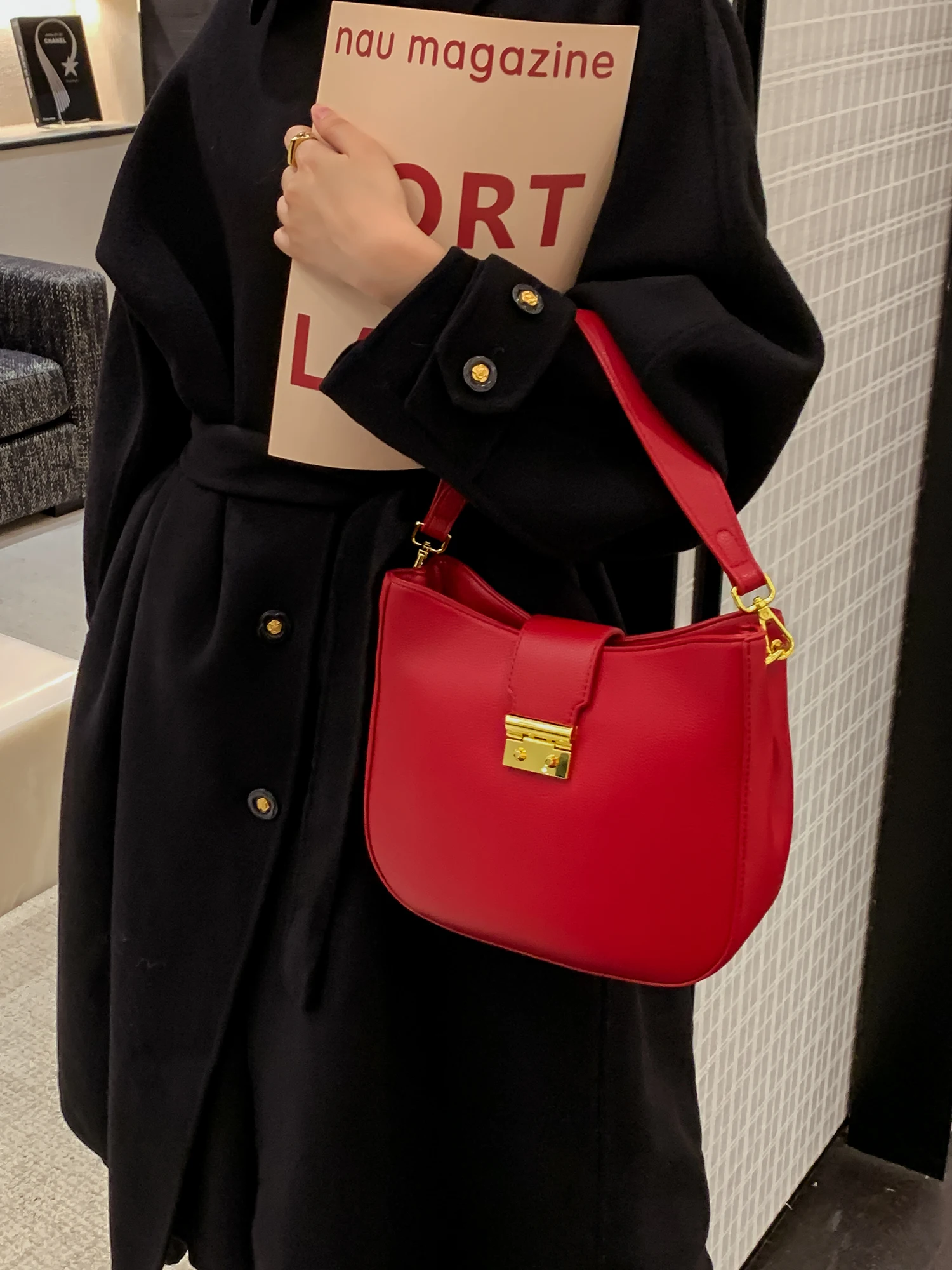 

Red Large Capacity Bucket Women's Bag 2024 New Fashion Versatile Crossbody Shoulder Bags Handheld Underarm Bag