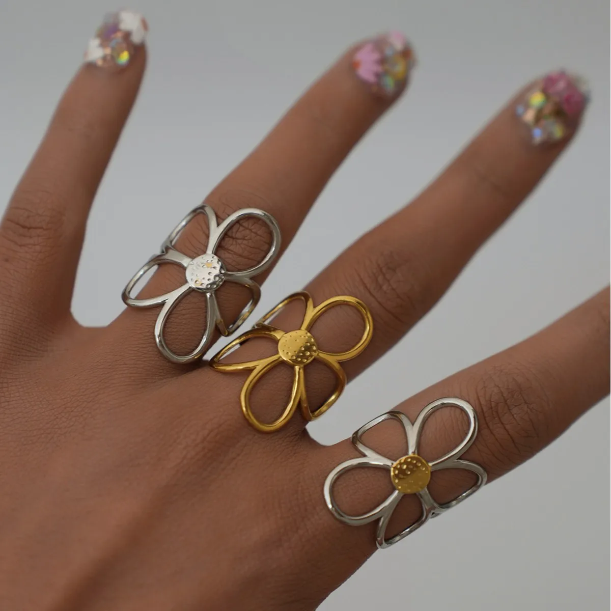 Stainless Steel Hollow Daisy Wreath for Women, Simple Gold and Silver Open Ring, Anti Allergic, Rust Proof, Fashionable Jewelry