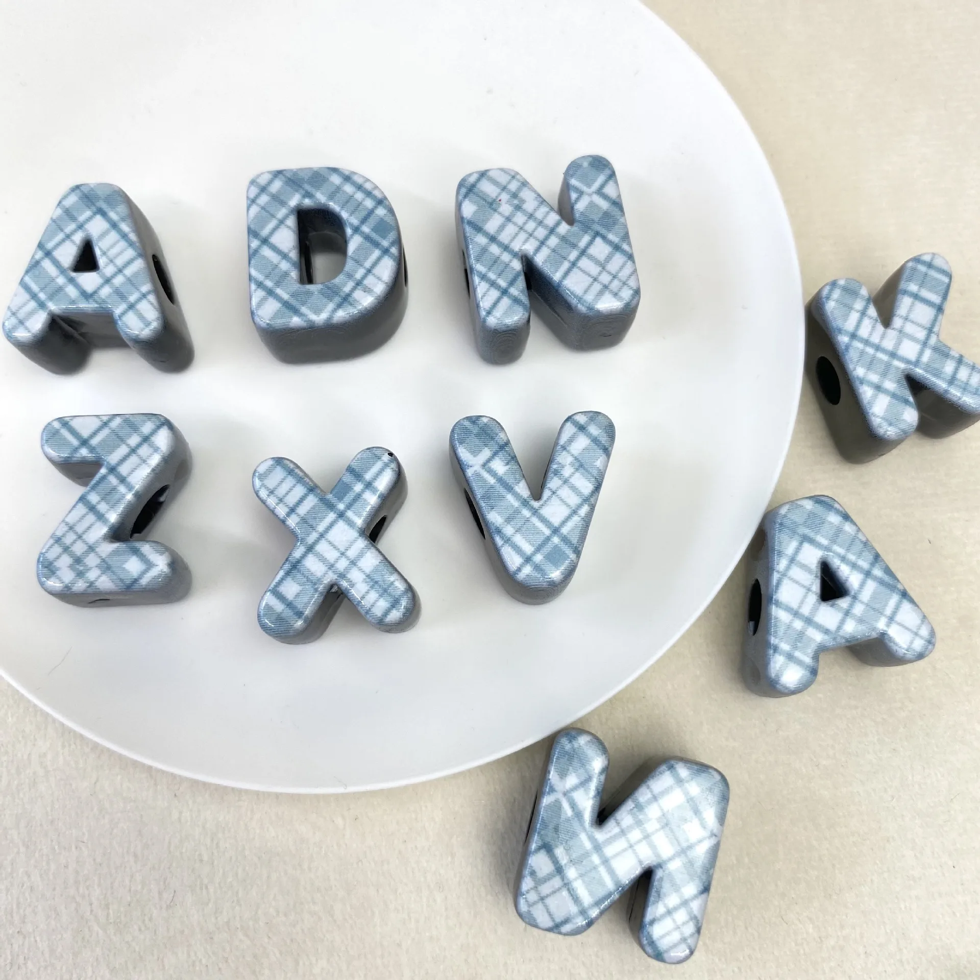 30/50/100 Stück/20 mm große Löcher Acryl Alphabet Buchstaben Perlen für DIY Telefon Kette Schlüsselanhänger Zubehör Materialien Lose Perlen – Detail 9