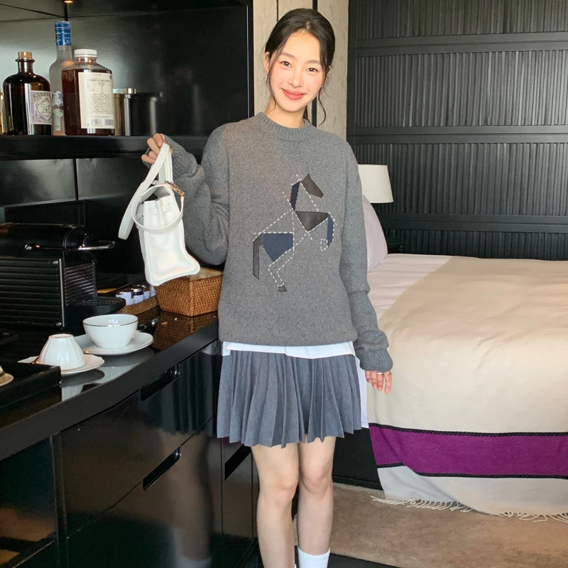 

Роскошный женский вязаный шерстяной свитер с вышивкой, кожаными вставками и дизайнерским декором, повседневный, утепленный, зимний