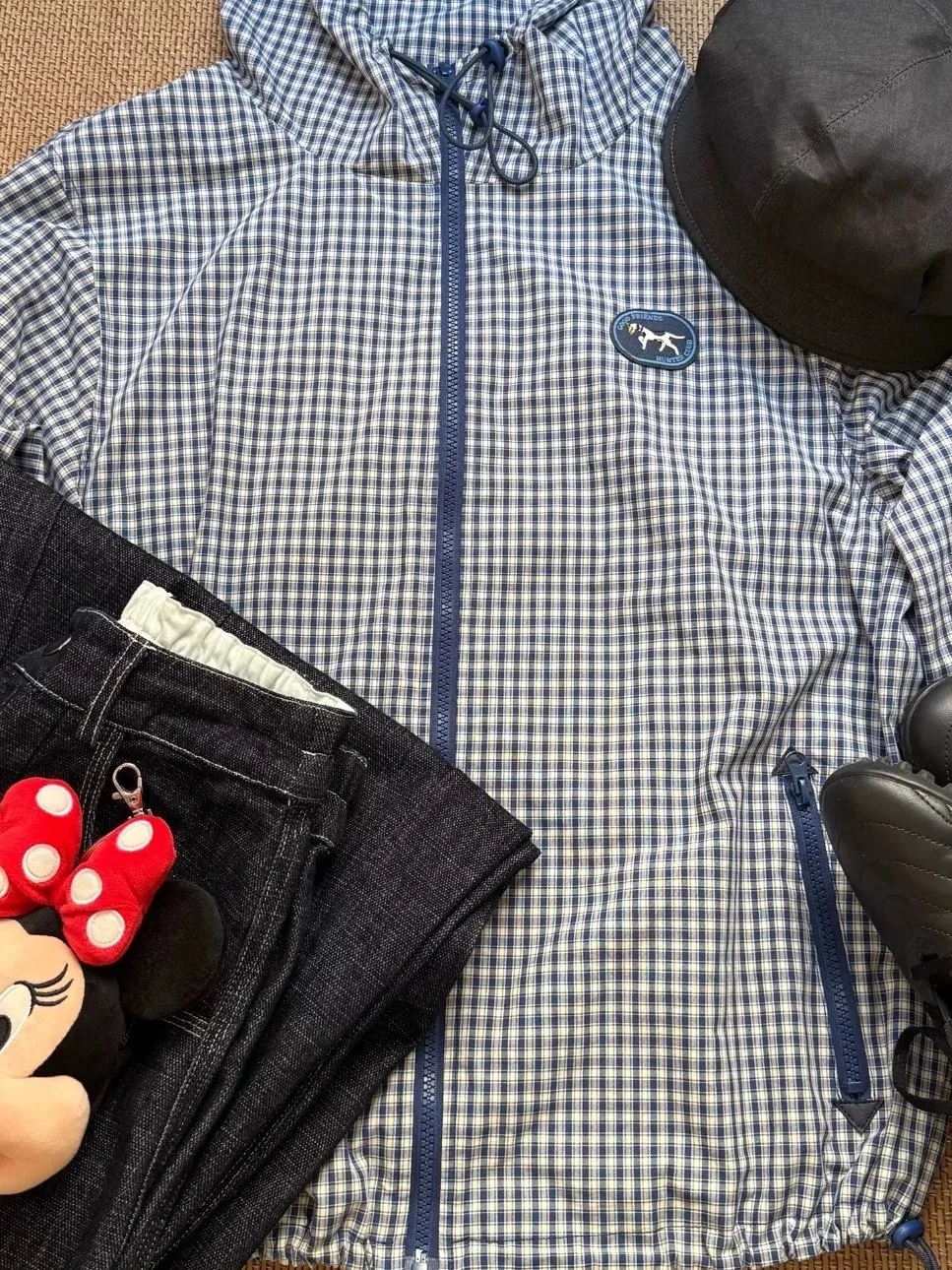 معطف نسائي أمريكي عتيق الطراز مطرز بنقشة مربعات، فضفاض وعملي للربيع والخريف، مع غطاء للرأس للحماية من الشمس والرياح