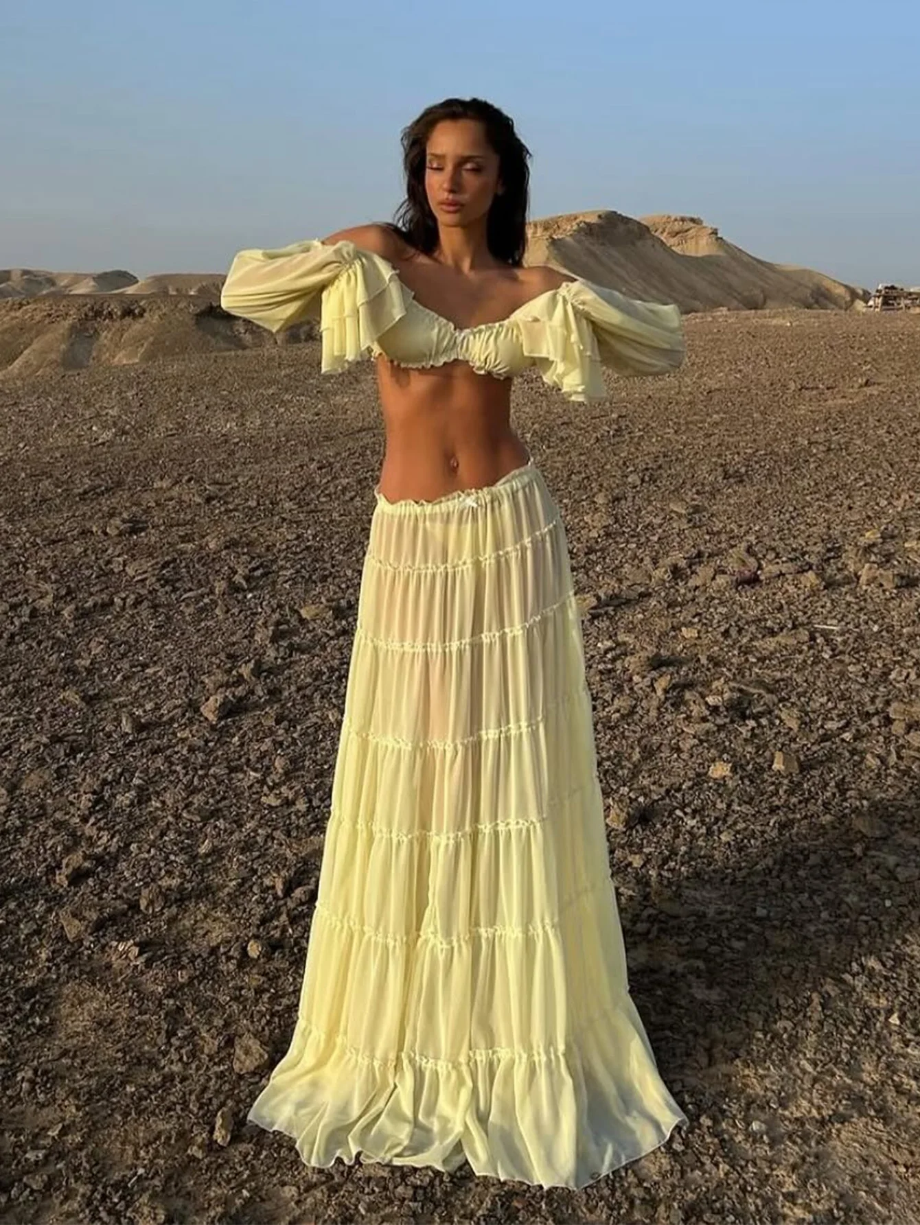 Ensemble deux pièces jaune crème pour femmes, haut court à volants, épaules dénudées, jupe multicouche à volants, vêtements d'automne pour femmes
