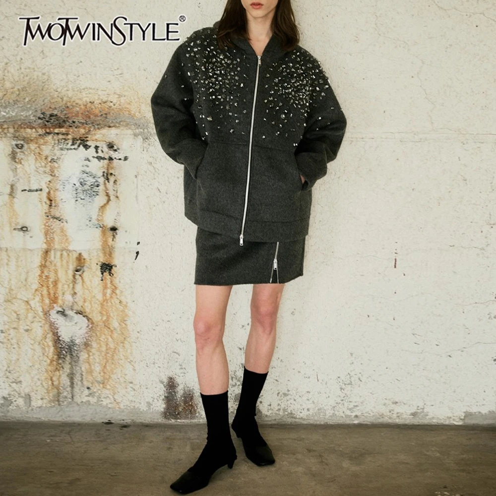 

TWOTWINSTYLE однотонные свободные модные куртки из бисера для женщин, шляпа с воротником и длинными рукавами, лоскутная куртка на молнии, женская одежда