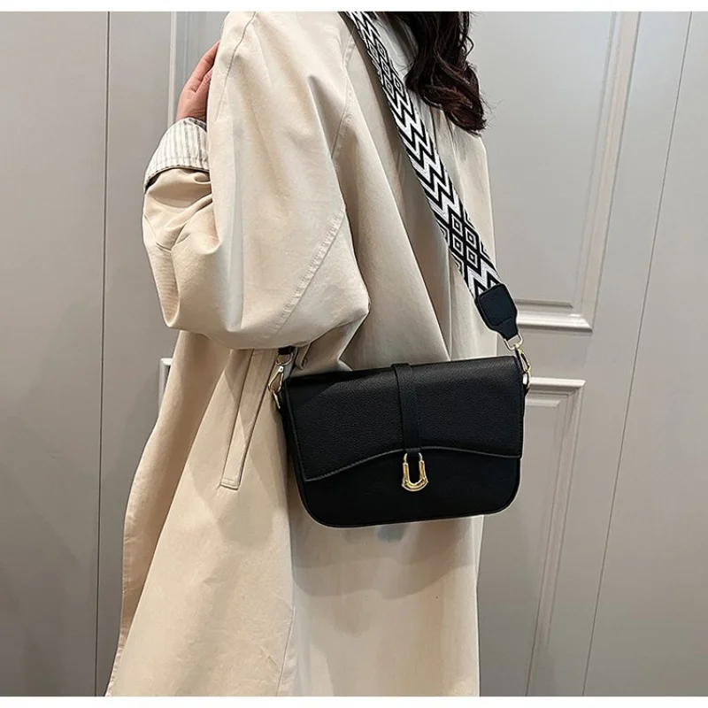 高級レザーで作られたハイエンドの女性用ショルダーバッグ、トレンディなパリのヴィンテージスタイル、広々としたソフトなデイリーユース、洗練された外観 ​