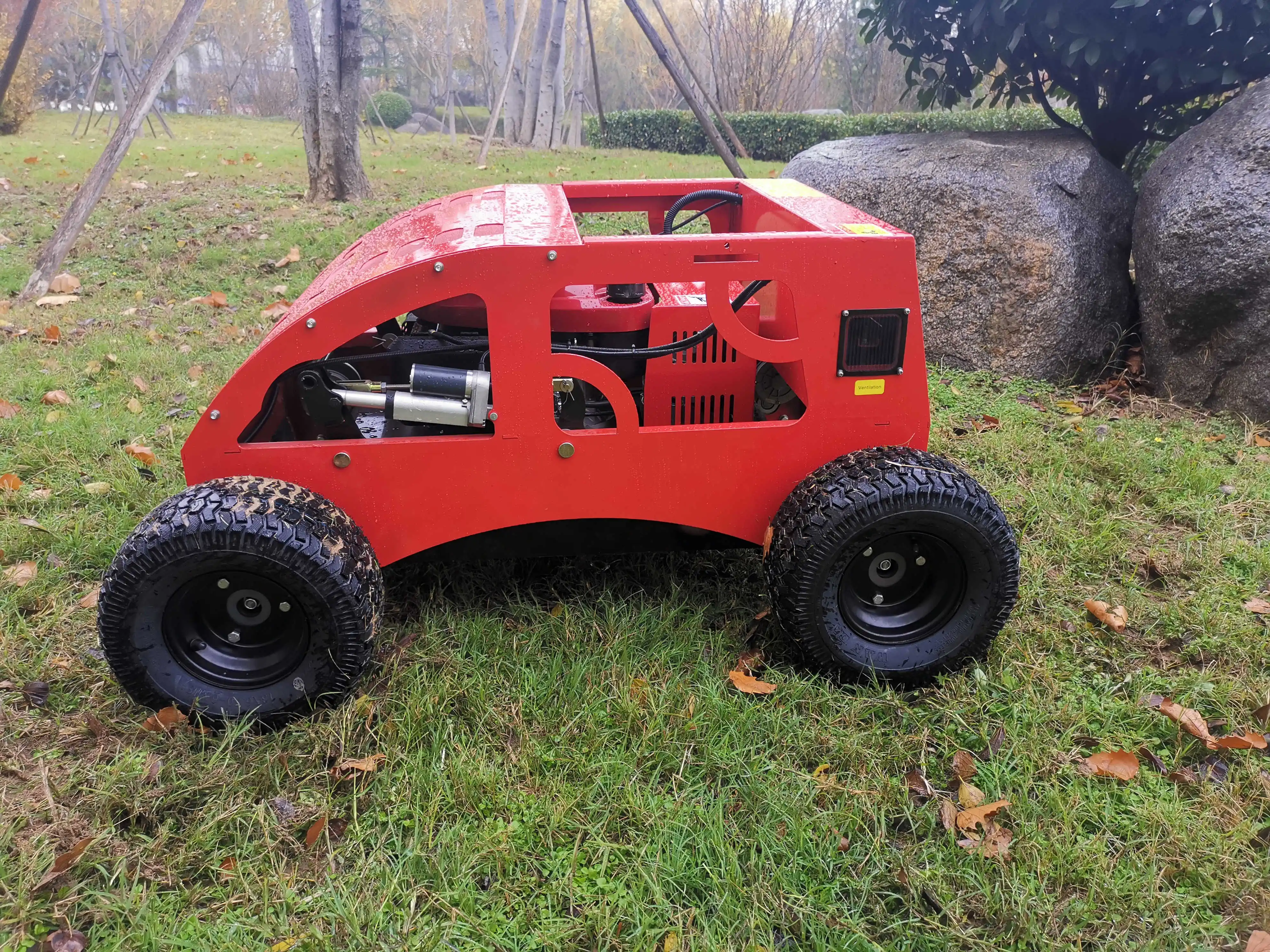 Cortador de grama com controle remoto sem fio rastreado, 196cc, gramado de pomar, máquina de reciclagem, vermelho, exterior