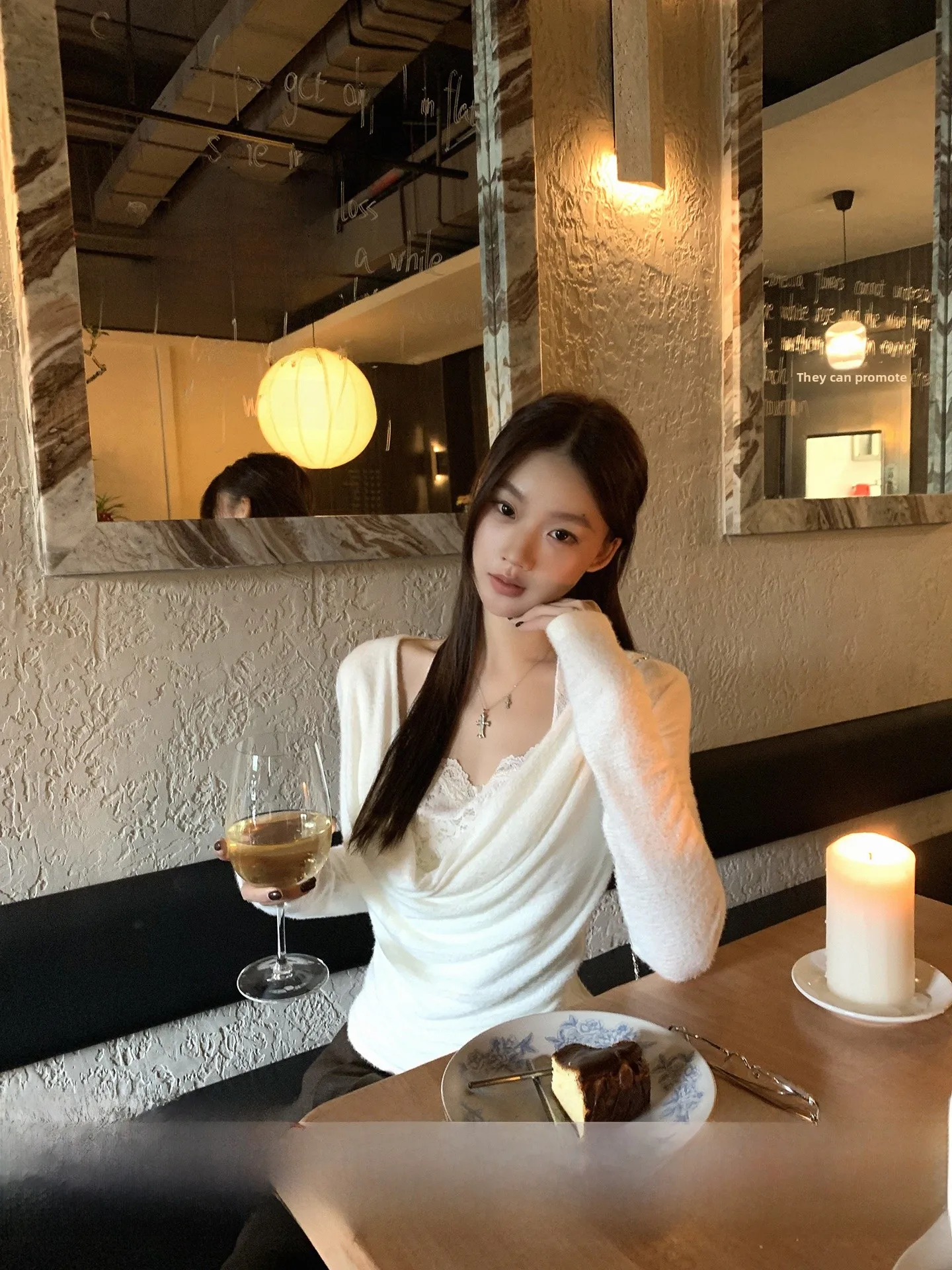 

Red Celebri Store Inner Wear Long Sve Knitted Lace Top Women's Faionable Color Base irt T-irt for Winter