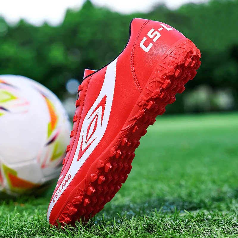 ティーンエイジャーと学生向けの小さなスタッド付きの新しいローカットサッカーシューズ、男の子と女の子に適しており、スタイリッシュで耐久性があり、トレンディです。