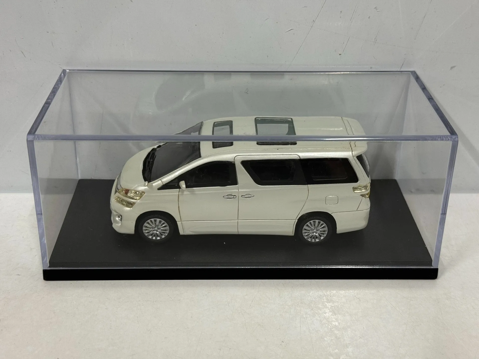 

Flaws литой под давлением масштаб 1/43 модель автомобиля из смолы Wilfa, Коллекционная игрушка, подарок, сувенир, украшение для дисплея