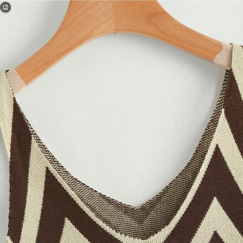 A Loose, Casual and Retro Sleeveless Sweater with Contrasting Zigzag Patterns for Women　Relaxed Fit elegant Temperament　tideway