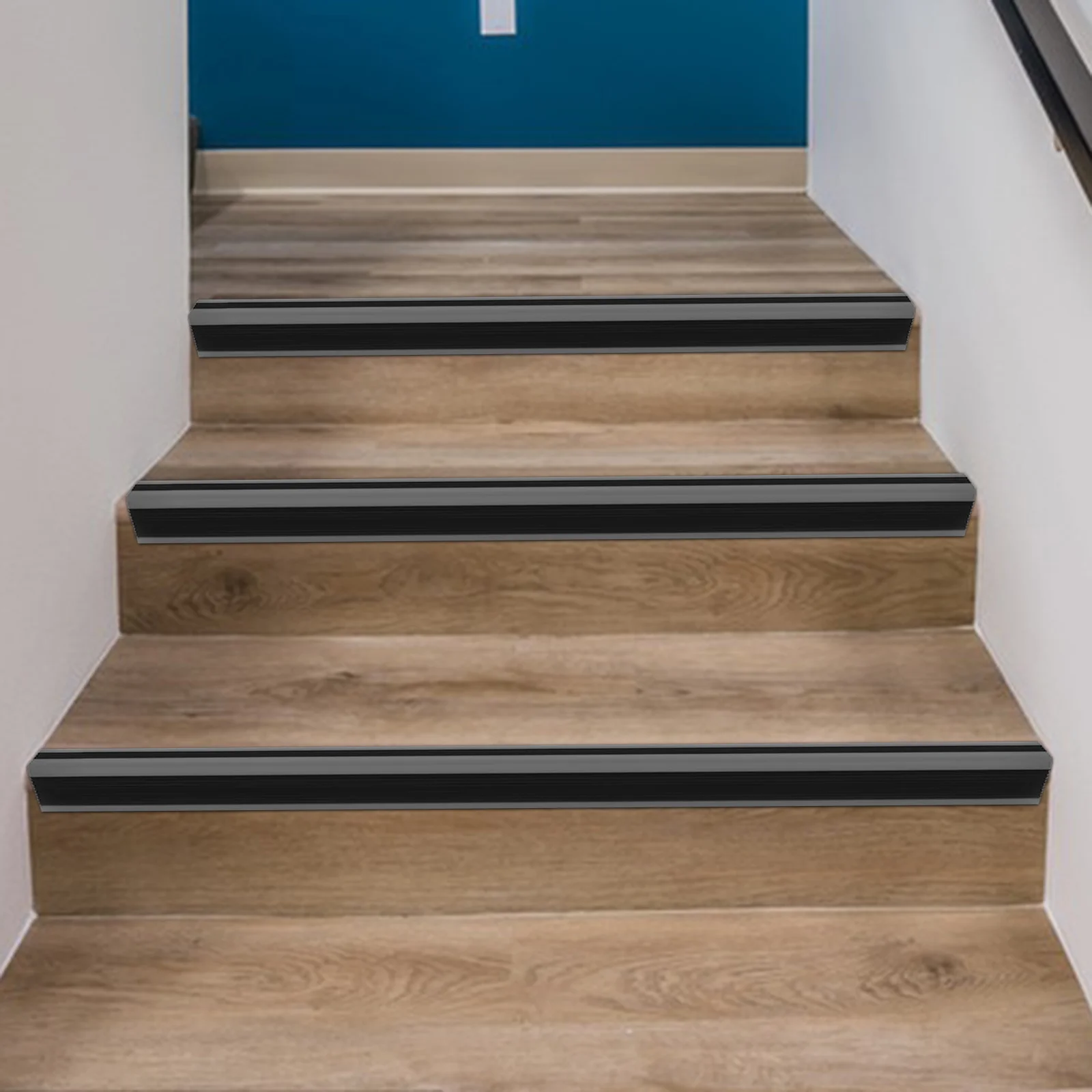 Taśma samoprzylepna na krawędzie schodów, ochraniacz krawędzi schodów, estetyczna, praktyczna, antypoślizgowa taśma na schody, zapewniająca bezpieczeństwo.