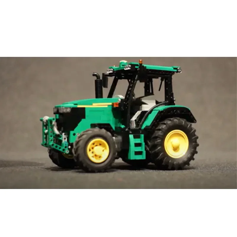 MOC-33452 Green Agricultural Tractor Assembly Splicing Building Blocks Model MOC Creative Building Blocks Kids Toys Gifts