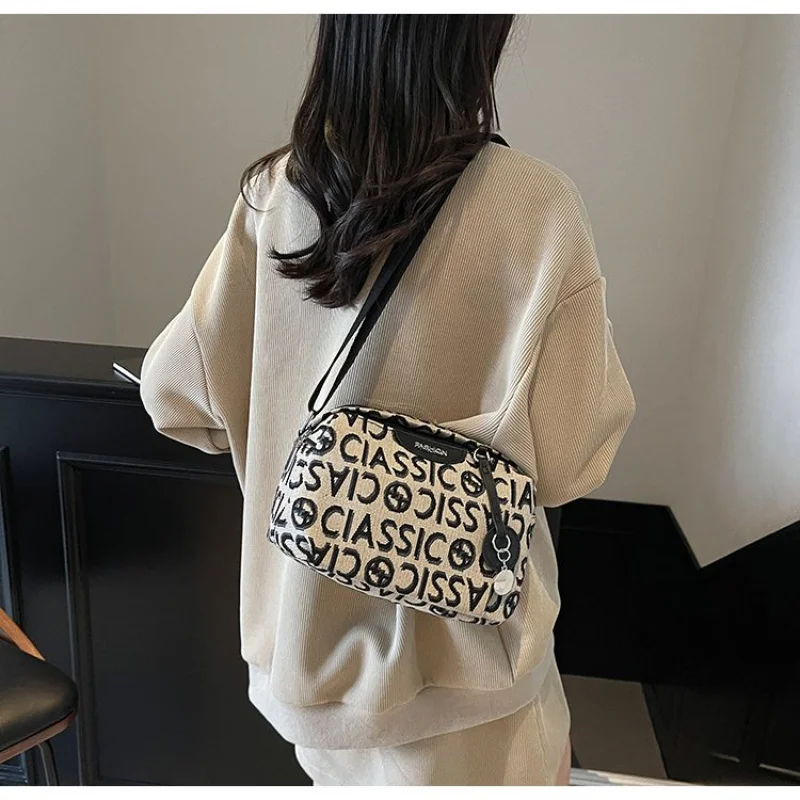 

Elegant Women's Crossbody-Bag Crafted From Genuine Leather Boasting Classic Paris Inspired And Vintage Daily Style​