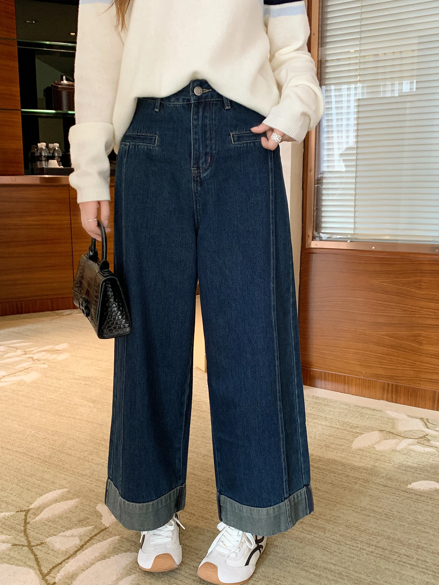 

Джинсы с высокой талией и широкими штанинами в корейском стиле, с отворотами, утягивающие, из денима, новинка осеннего сезона, женские повседневные модные брюки