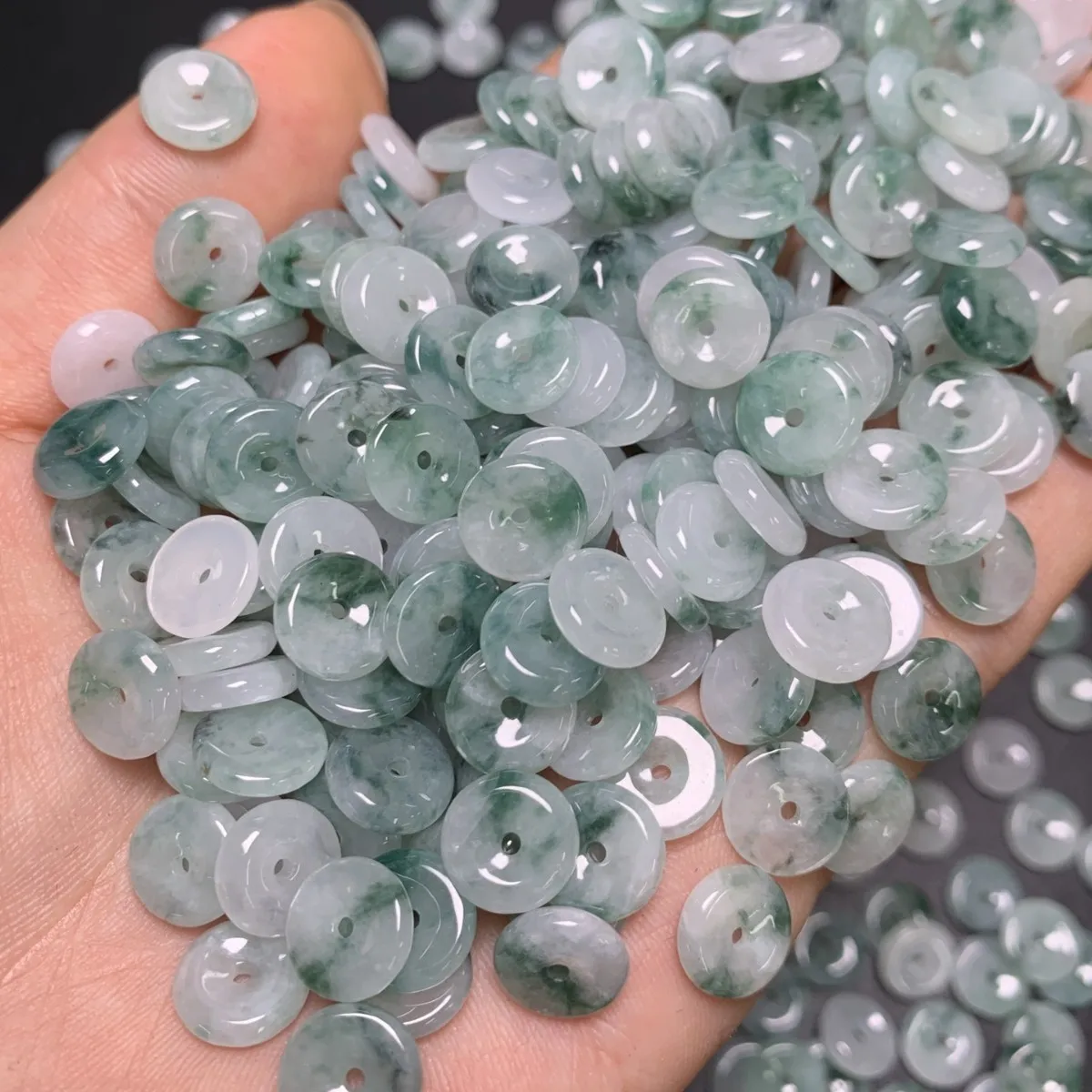 8.5-9 mm  Jade buckle ice glutinous seed water floating flower button Jade buckle Myanma