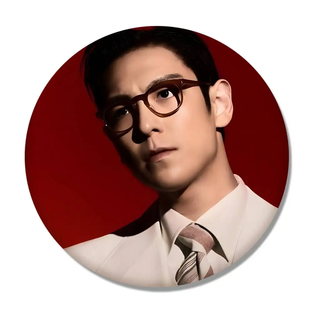 الكورية المشاهير المغني T-TOP شارات أنيمي شارة ليزر مستديرة الكرتون بروش الملابس ظهره اكسسوارات التلبيب