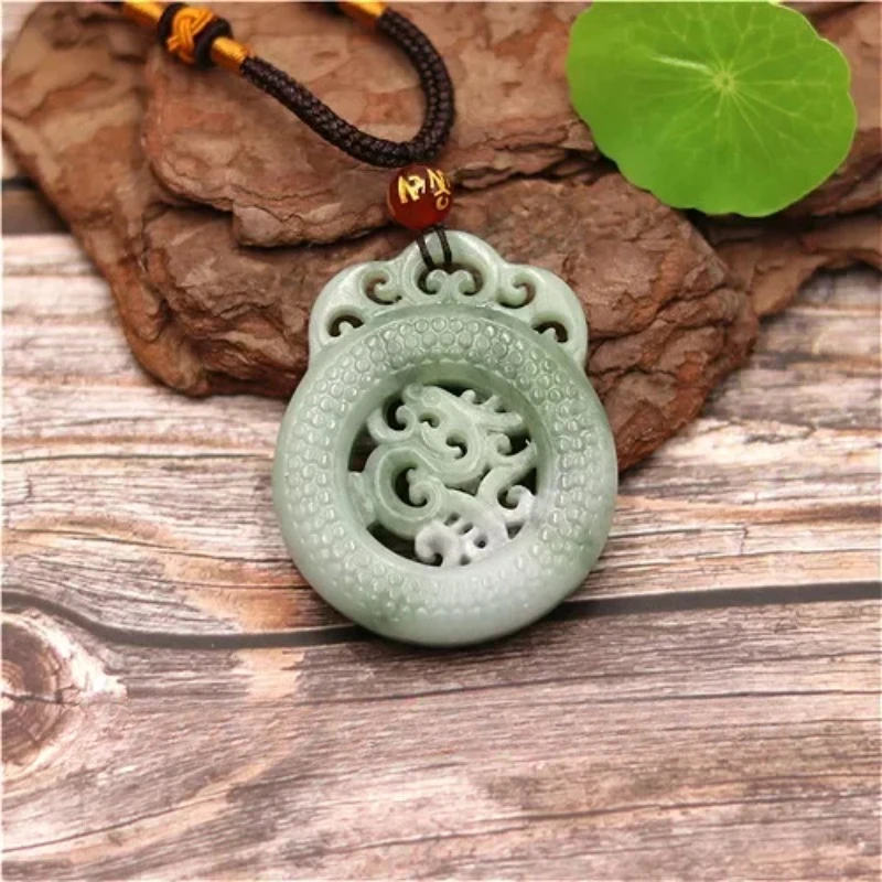 Naturalny biały zielony chiński jadeitowy smok naszyjnik moda urok biżuteria dwustronny pusty rzeźbiony amulet prezenty dla niej
