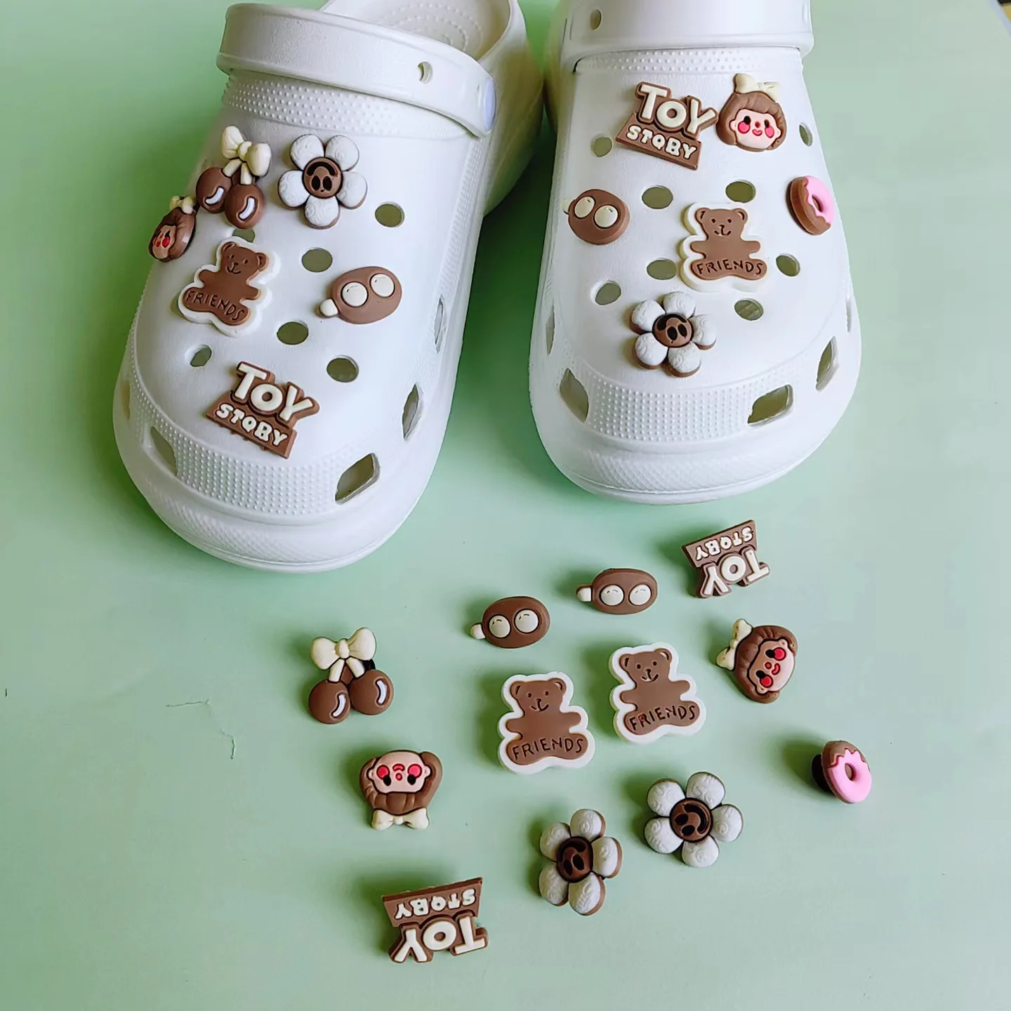 Cute Soft Gum Brown Bear Hole Shoes Charms Accessories For Croc Shoe Buckle Detachable M Bean Shoes Flower DIY Shoes Decorations