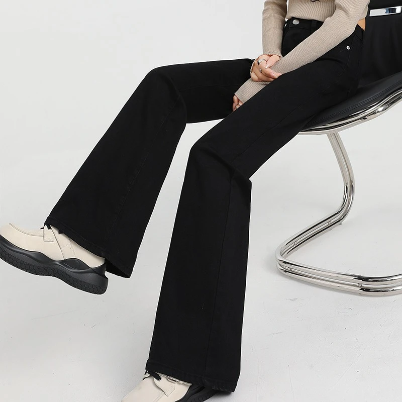 جديد خريف وشتاء 2025 جينز أسود للنساء عالي الخصر بقصة ضيقة وفضفاض قليلاً غير ضيق يطول الساق من قماش الدنيم