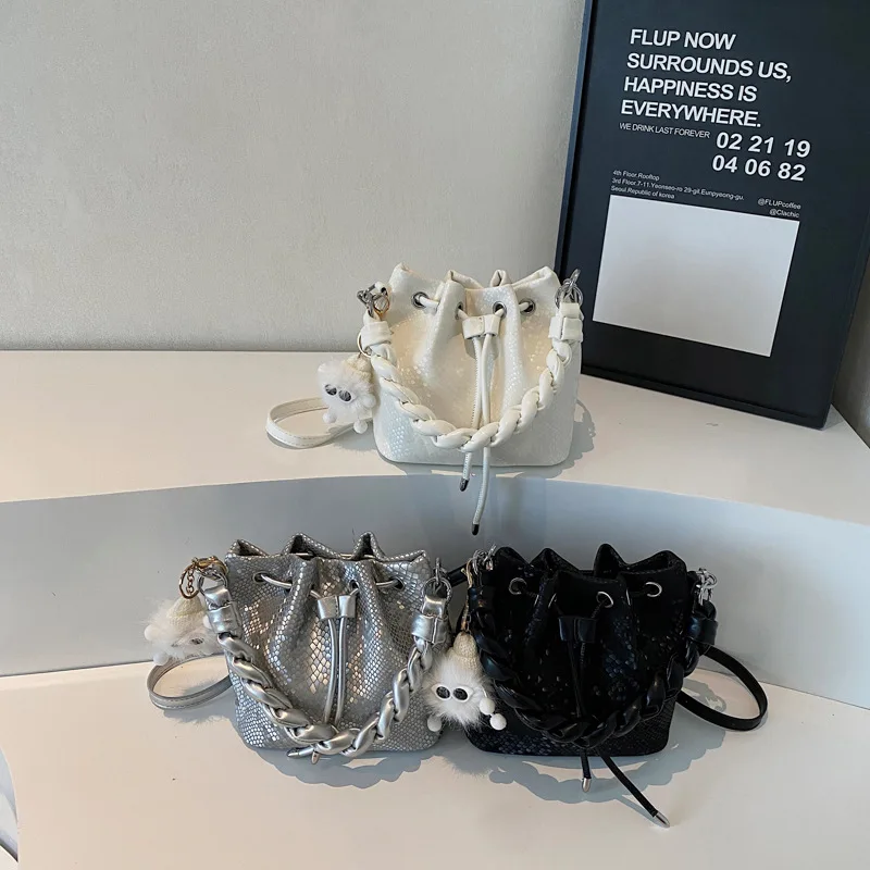 

2025 Новая модная сумка-ведро на шнурке, женская стильная ручная сумочка, корейская модная сумка через плечо/сумка через плечо, просторная повседневная сумка