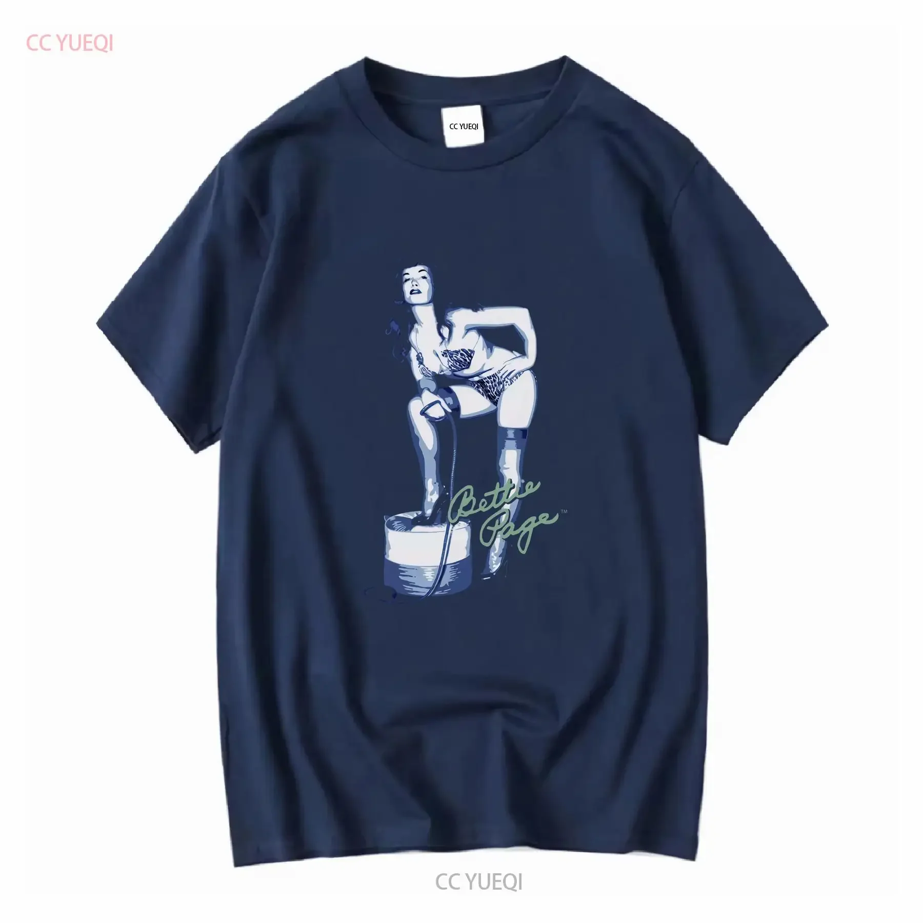 تي شيرت Bettie Page Mistress مرخص من عام 1950 نموذج فتاة Pin Up أسود عتيق جرافيك مغسول موضة متعددة الاستخدامات قليلاً للجنسين #4
