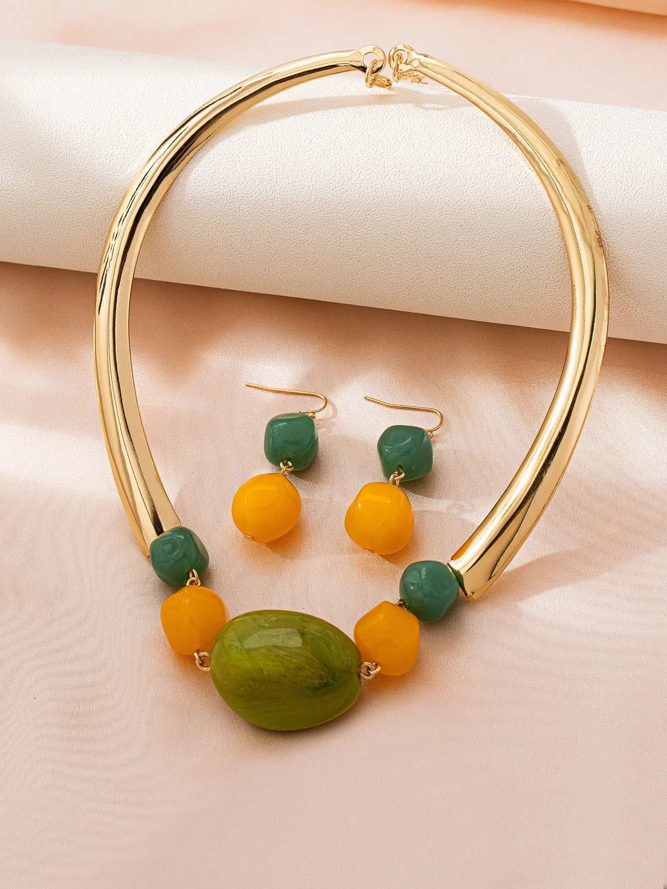 Women's Exaggerated Style Versatile Choker and Earrings Set