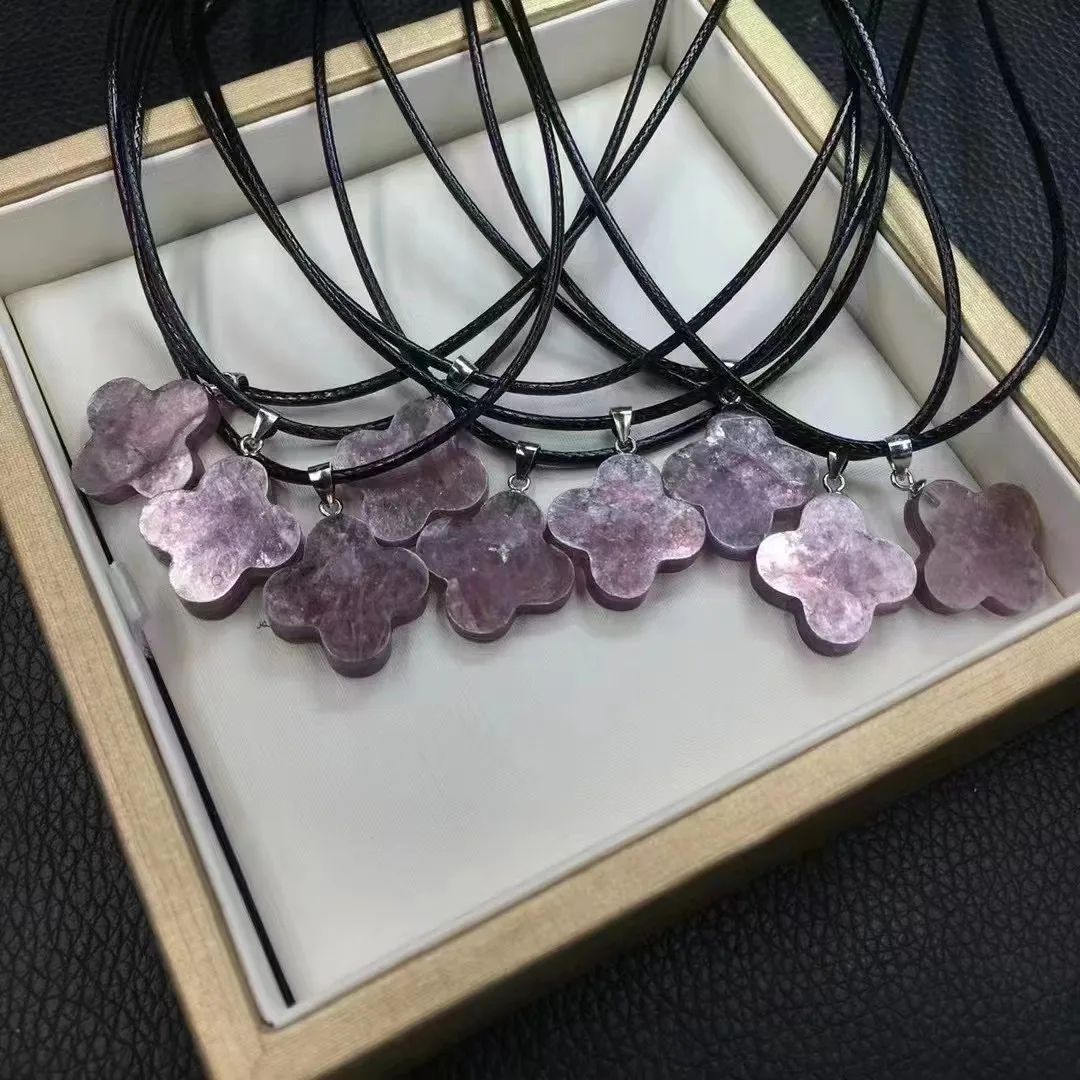 Birim tek parça tasarlanmış sıcak doğal mor Lepidolite kristal şifa dört-hediye için deri halat ile yonca kolye bırakın