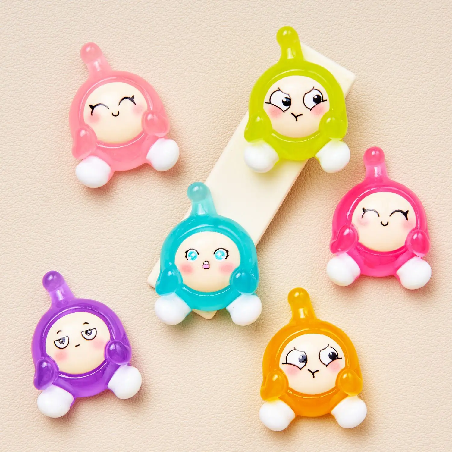 10PCS Glow-in-the-dark cartoon dolls new cartoon handmade cream glue resin small accessories DIY jewellery hair card hairpin pen