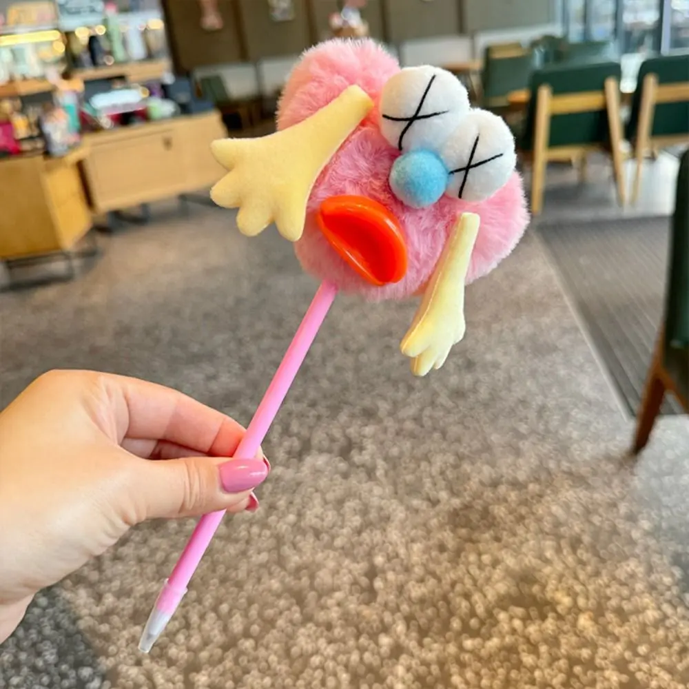 

Уродливая плетеная кукла, детская плюшевая ручка, переливающаяся колбаса, рот, плюшевая шариковая ручка с градиентом, рукописный ввод, подпись