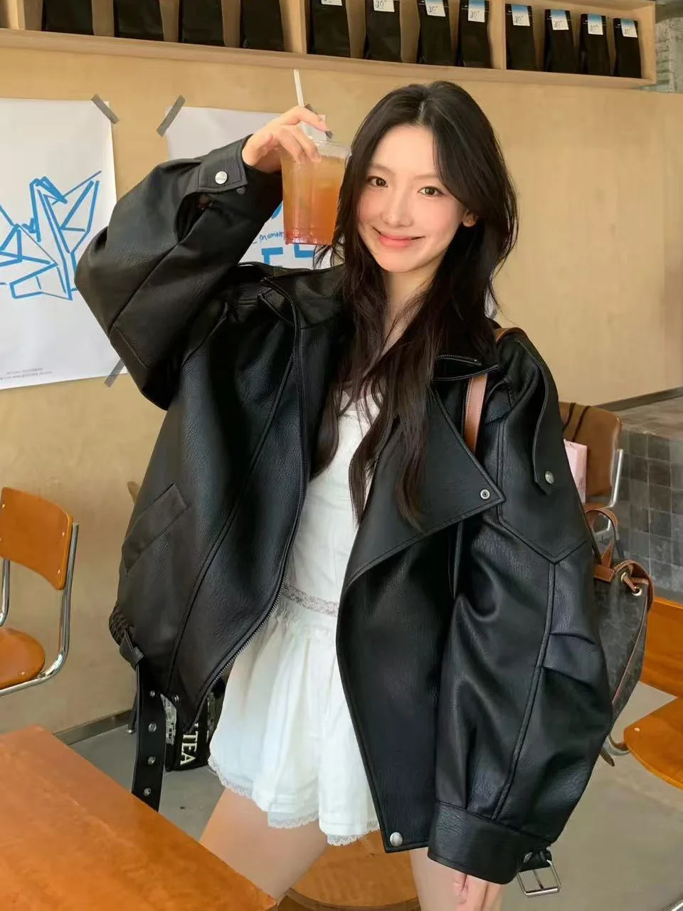 

Новая черная кожаная куртка для женщин, весенняя молния с вышивкой, свободный универсальный топ из овчины с лацканами из натуральной кожи Wh59