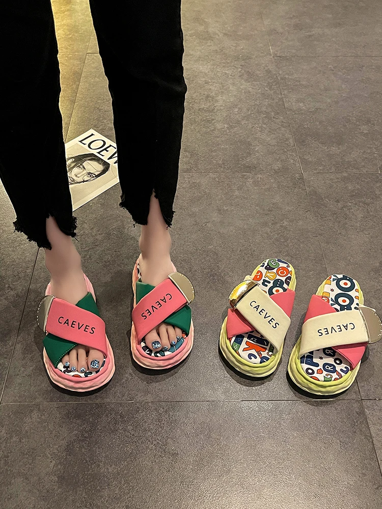 Kapcie gumowe Buty Med Luxury Slides Platform Slippers Women Flat Summer Designer 2024 Graffiti PU Shoes Woman 2024 Slippers S