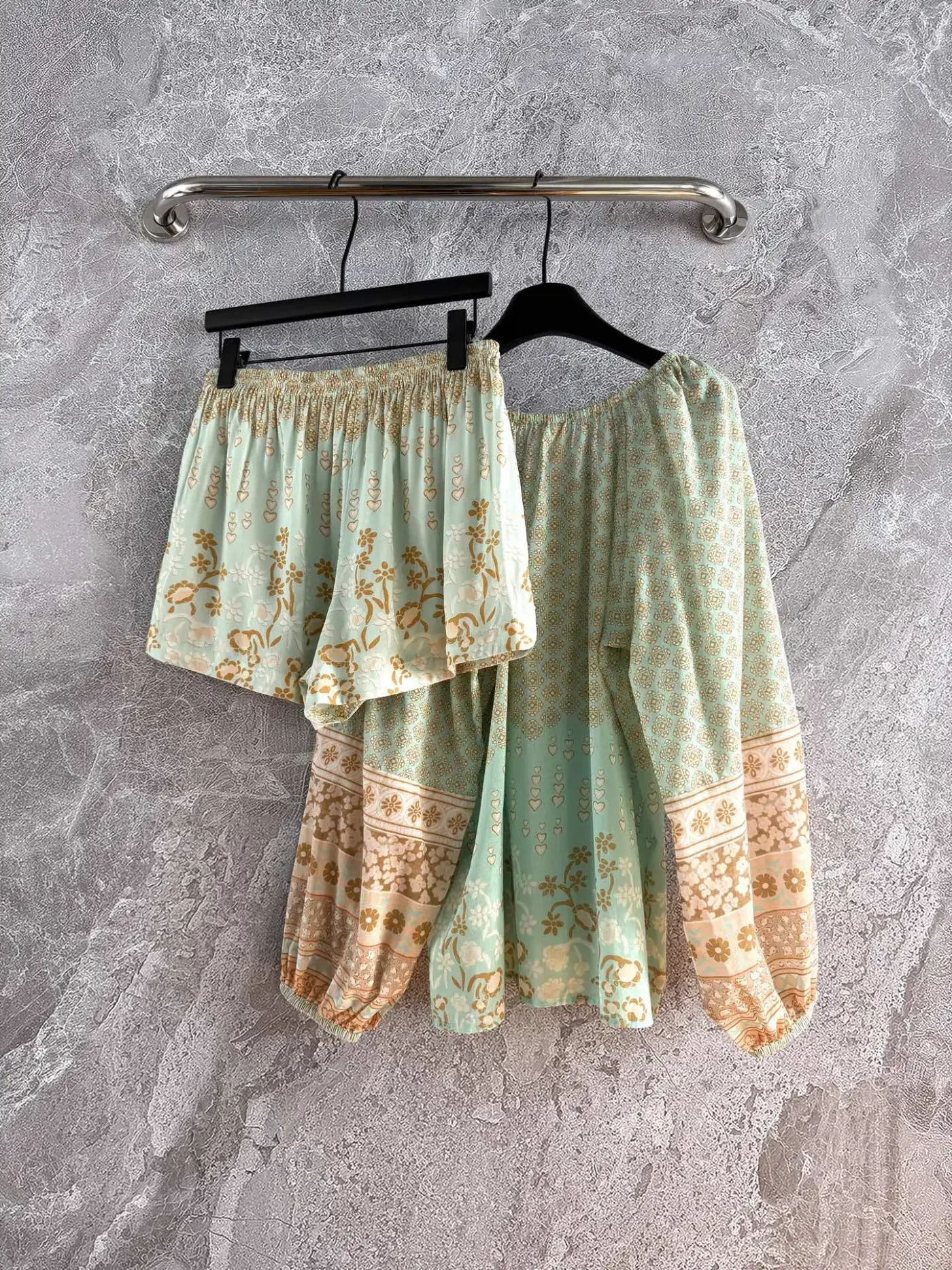 2025 جديد إمرأة ريترو طباعة مجموعة مائل الرقبة فانوس كم قميص + مرونة الخصر السراويل البوهيمي نمط البدلة