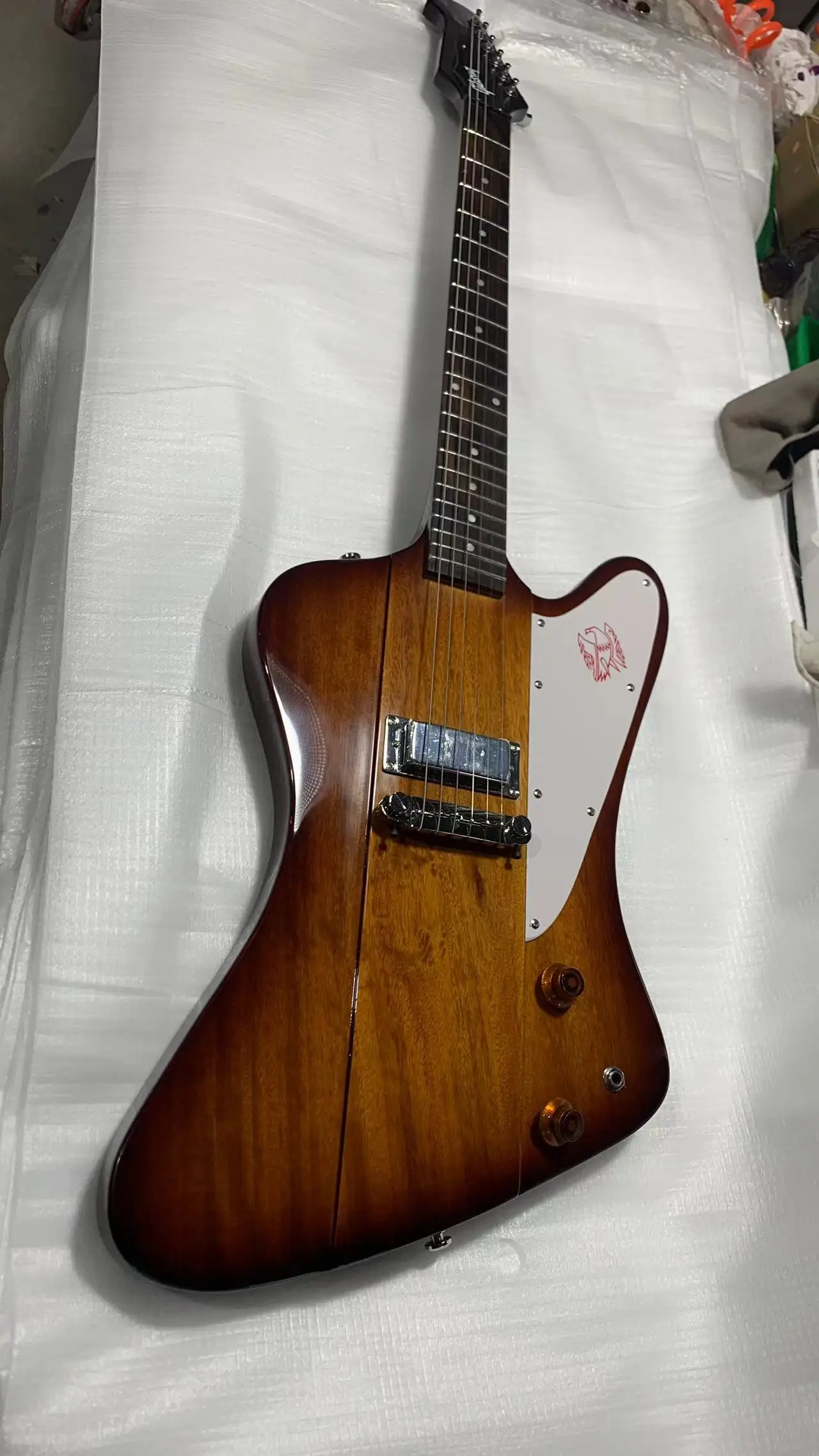 electric guitar Firebird Peach blossom core neck and body, very good workmanship and timbre,Free shipping