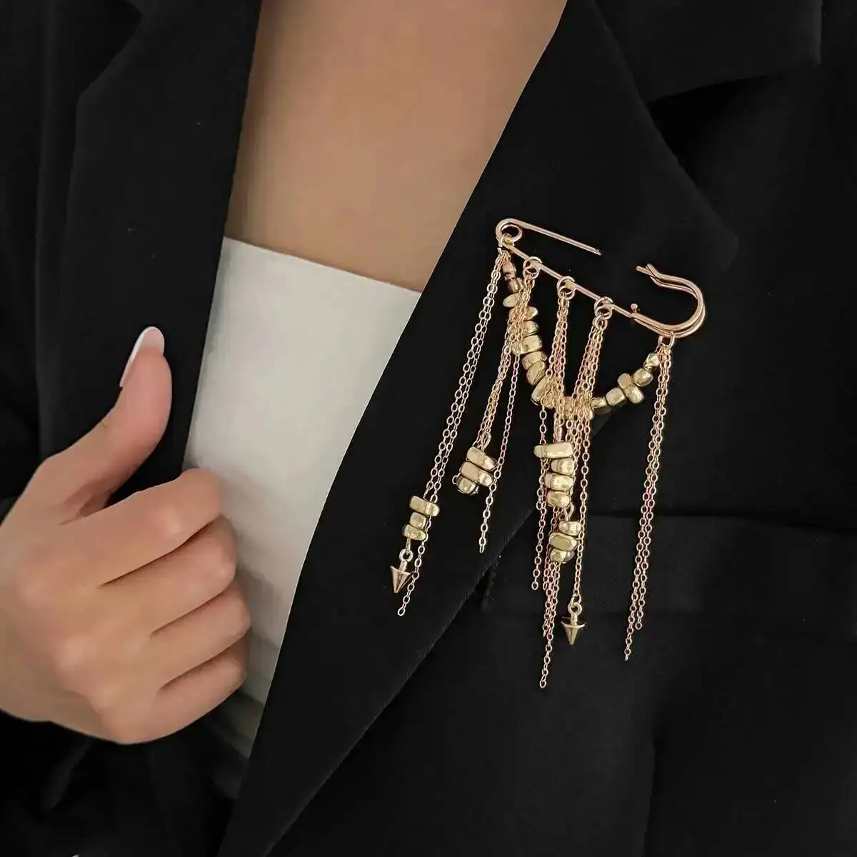 Fashion Irregular Tassel Chain Brooch Women New Design Multi-Functional Pants Chain Charm Clothes Pin Accessory Jewelry