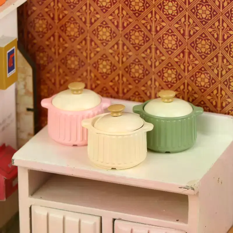 

1/12 Miniature Dollhouse Kitchen Butter-colored Soup Pot Model Dollhouse Kitchenware Decoration Dolls House Micro Scene Ornament