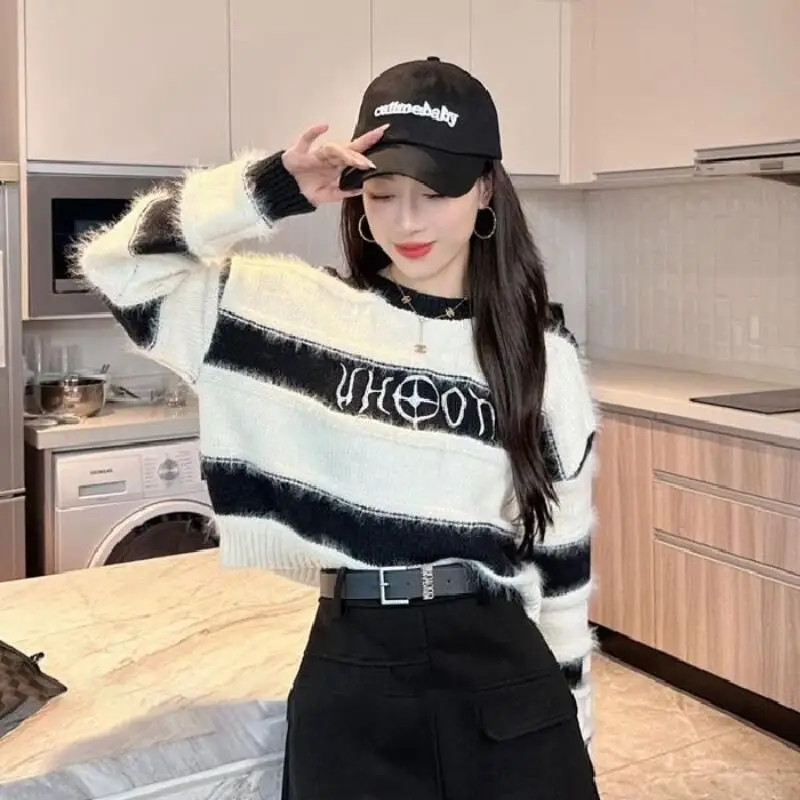 

Hot 2025 Women Autumn Winter New Fashion Comfort Tassel Striped Short Sweater Casual Loose Lazy Style Western Style Knittedtops