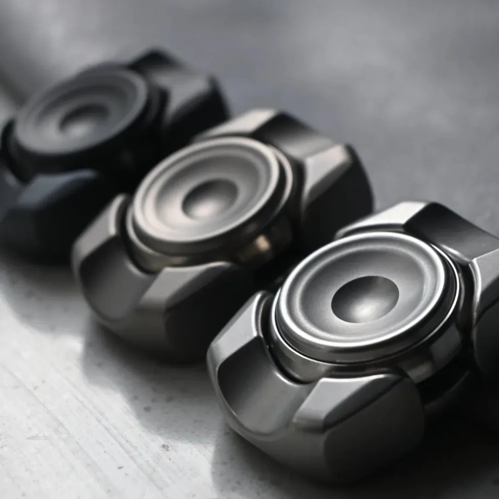 Blacktopworks Mud Fidget Spinner Zwei-Blatt-Fidget-Spinner, Handhabungsgefühl, Anti-Stress-Fidgeting-Spinner für Erwachsene