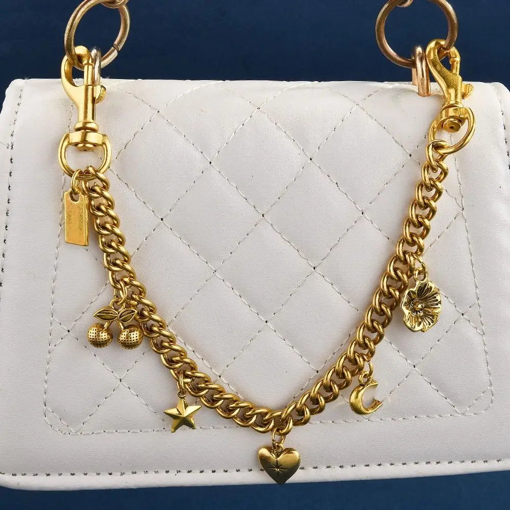 Nuovo ciondolo per borsa in lega Fiore di ciliegio Design versatile Borsa con ciondoli Borsa con catena appesa Accessorio di moda