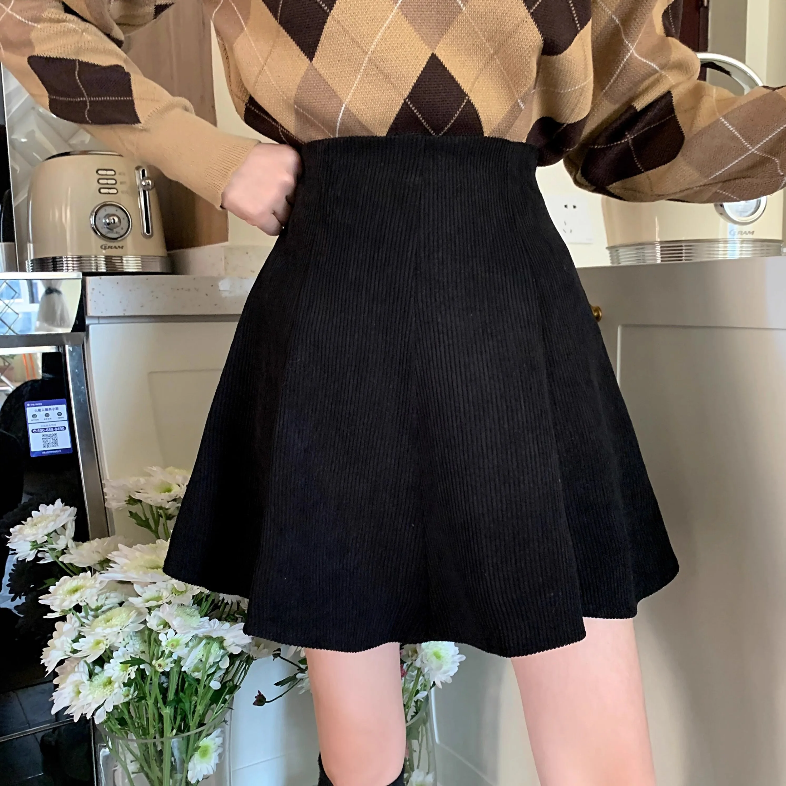 Übergröße Cord-Minirock mit Hoher Taille, A-Linie, Ausgestellt für Damen, Herbst Winter, Weiß Kaffeefarben, Schmal Geschnitten, Hüftumschmeichelnder Skater-Rock – Detail 10